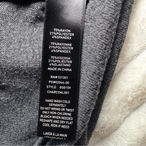 Good American Cold Shoulder Oversized Lightweight Long Sleeve Sweater Gray - Picture 5 of 8